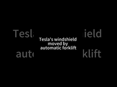 Uma empilhadeira totalmente automática para levantar paletes com uma carga de 1500 kg e uma altura de 1,8 metros