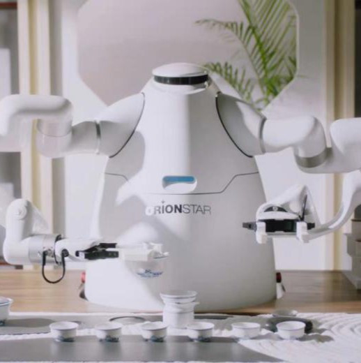 O robô da máquina do café do robô derrama sobre o chá dos braços do Humanoid dois do fabricante de café que faz o robô 200kg