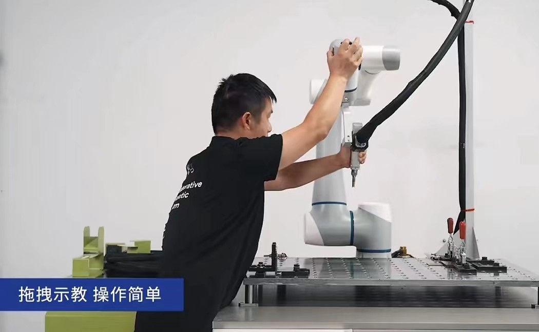 Salvar o cobot usam-se extensamente com linha central cooperativa do robô 6 da escala de 1300mm para máquinas de soldadura