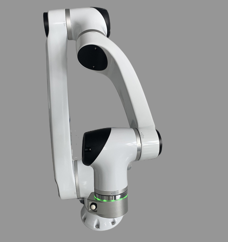 Braço industrial do manipulador robótico que empilha o sistema para a máquina-instrumento que carrega descarregando o processo
