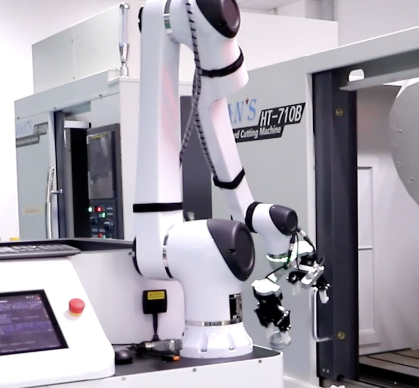 Braço industrial do manipulador robótico que empilha o sistema para a máquina-instrumento que carrega descarregando o processo