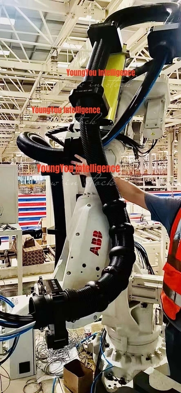 Braço mecânico do robô de Abb para a linha distribuidora 2600mm do bloco da bateria da venda ABB IRB 6700