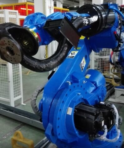 O vestido robótico do robô de Abb embala acessórios à soldadura de ponto que segura pacotes do encanamento de CPP SDP