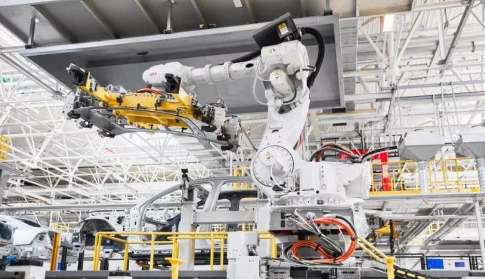 O braço do robô de Abb da Seis-linha central que cinzela dando forma ao robô de IRB 8700 Palletizing fábricas automotivos de solda