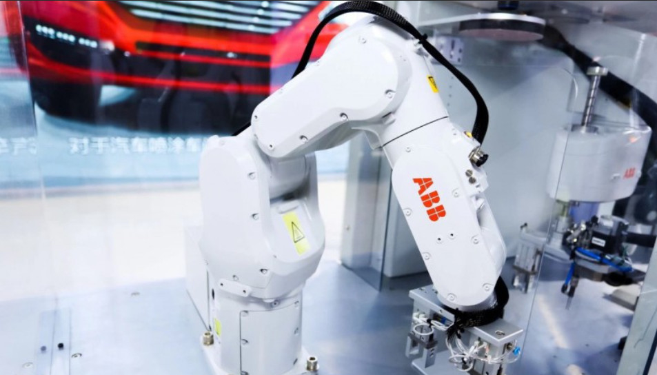O braço do robô de Abb da Seis-linha central que cinzela dando forma ao robô de IRB 8700 Palletizing fábricas automotivos de solda