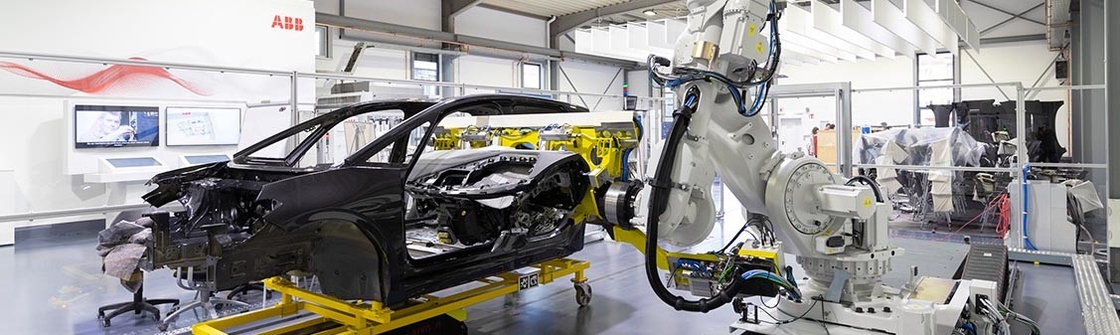 O braço do robô de Abb da Seis-linha central que cinzela dando forma ao robô de IRB 8700 Palletizing fábricas automotivos de solda