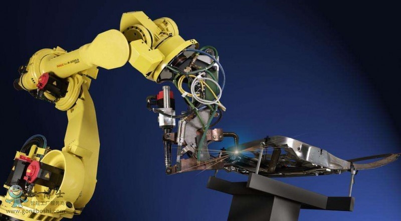 Braço robótico de Fanuc que programa por muito tempo para a instalação elevado que empilha a soldadura de ponto