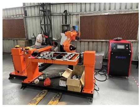 máquina de solda do laser da linha central automática do sistema 6 do robô de soldadura do laser da fibra 2000W para o alumínio do metal