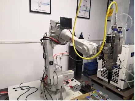 Braço do robô da linha central do sistema ABB Kuka Fanuc 6 do robô de soldadura do laser da fibra   Profundidade 0.04-6mm