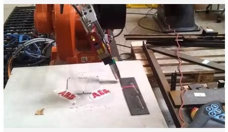 Braço do robô da linha central do sistema ABB Kuka Fanuc 6 do robô de soldadura do laser da fibra   Profundidade 0.04-6mm