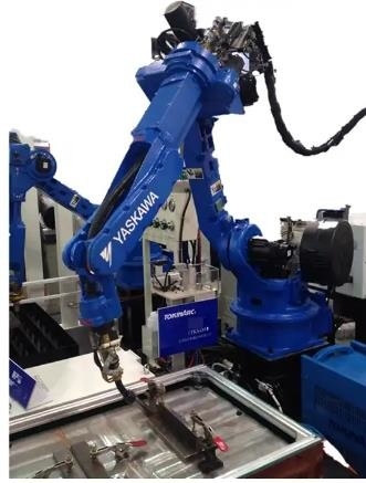 Máquina industrial AR1440 do robô de soldadura do arco da tubulação da linha central do sistema 6 do robô de soldadura do laser de Yaskawa