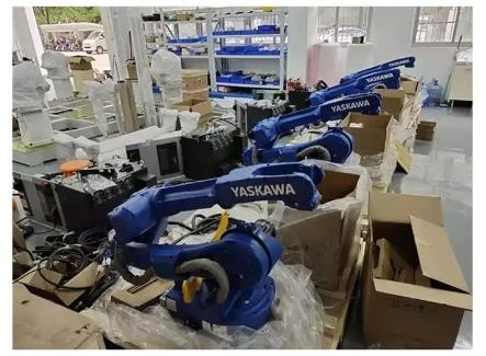 Máquina industrial AR1440 do robô de soldadura do arco da tubulação da linha central do sistema 6 do robô de soldadura do laser de Yaskawa