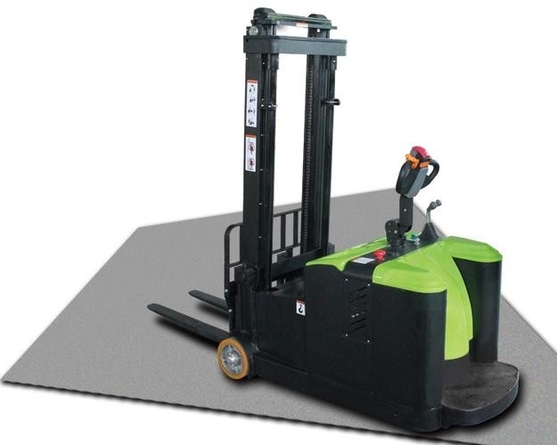 Veículo de solo automatizado de peso próprio de 270 kg para elevação fácil e rápida a uma altura de 120 mm
