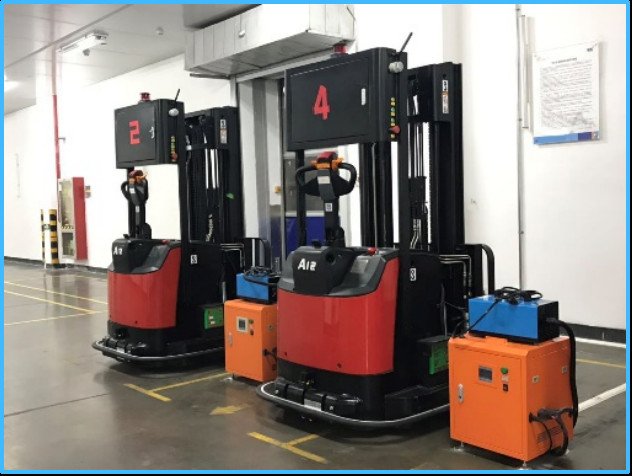 Automóvel elevador-forquilho AGV Velocidade ajustável 0-1500mm/s 270kg Peso próprio Certificado CE